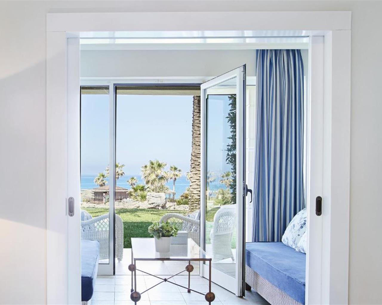 Grecotel La Riviera at Riviera Olympia Aqua Park, Lutra Kilinis, Grčka — Guestroom Family Riviera with Play Garden & Covered Veranda Sea View