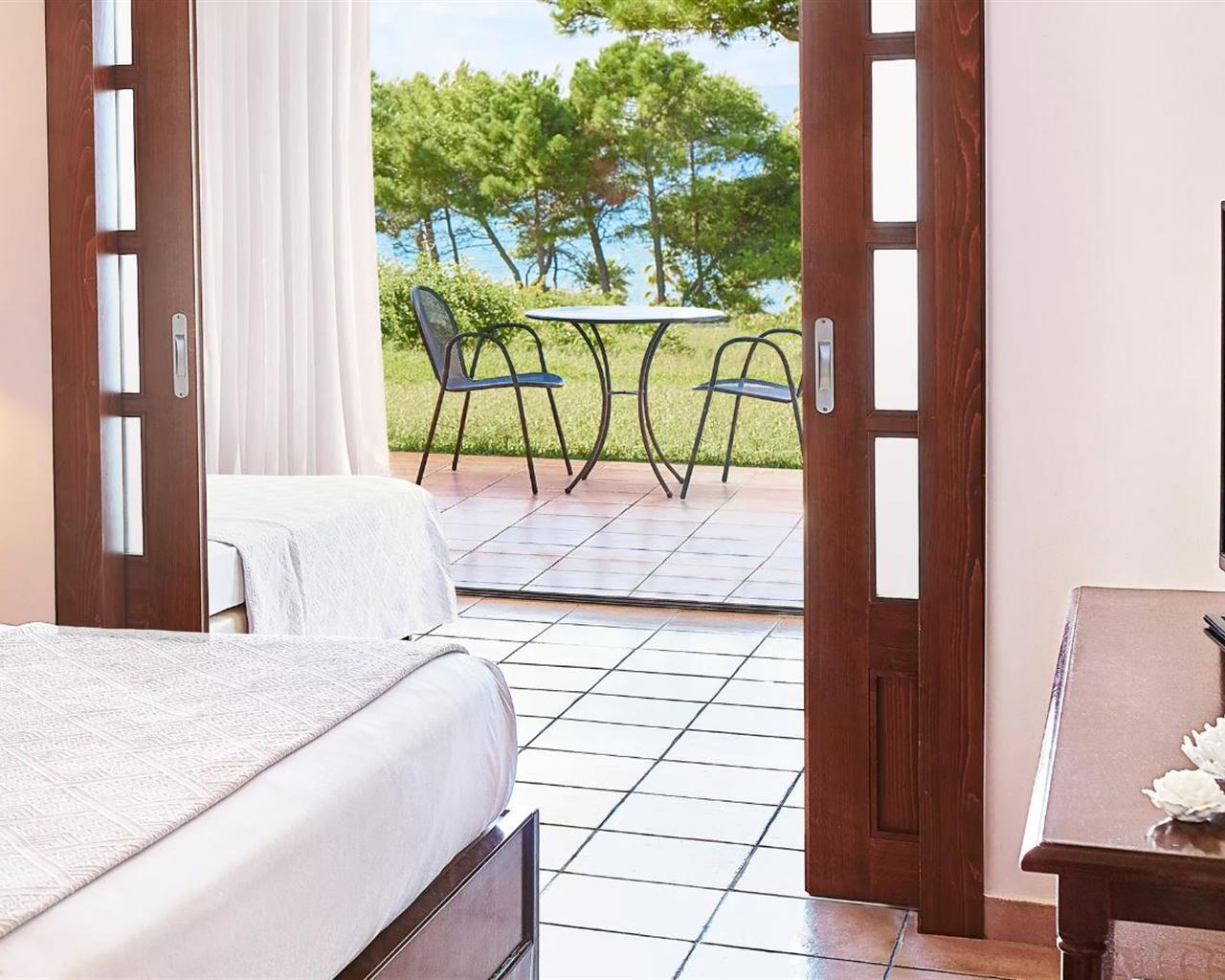 Grecotel Luxme Oasis at Riviera Olympia Aqua Park, Lutra Kilinis, Grčka — Family Room Garden/Ground Floor Side Sea View