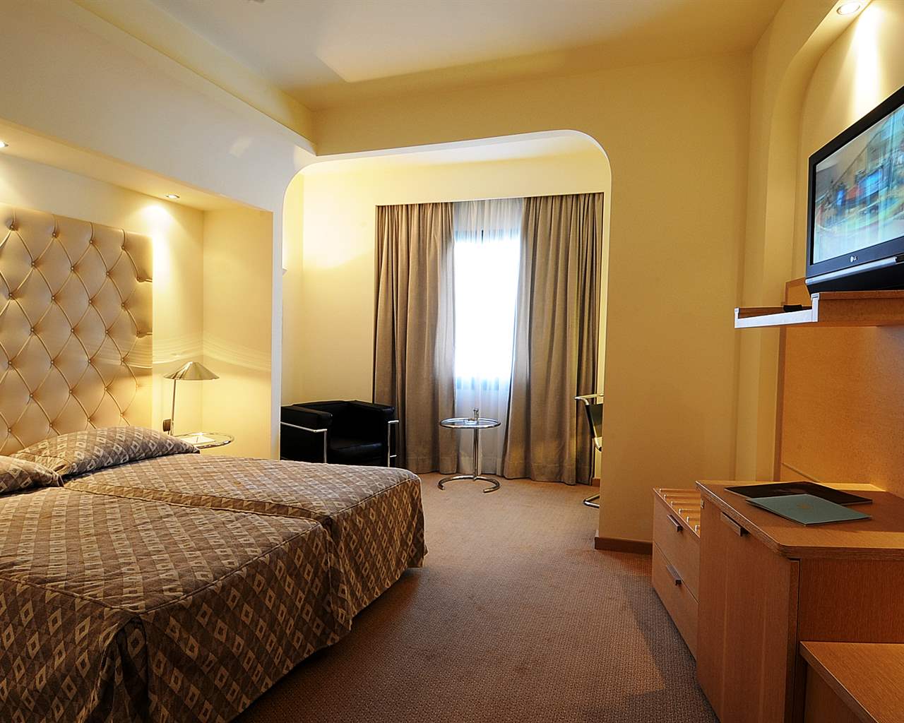 Club Hotel Casino Loutraki, Lutraki, Grčka — Triple Room Executive Mountain View