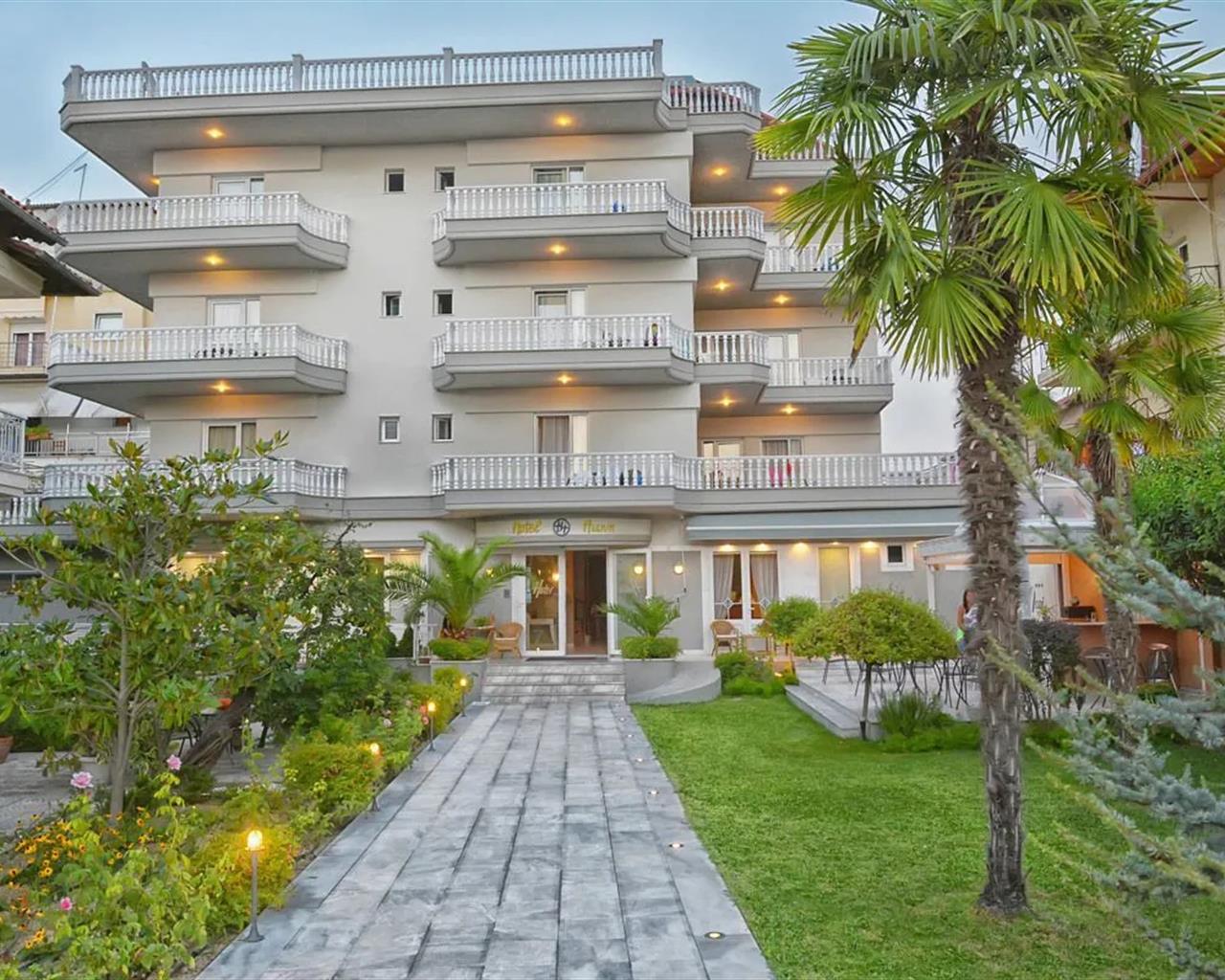 Ioni Hotel, Paralija