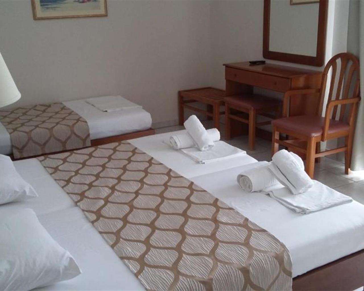 Ioni Hotel, Paralija, Grčka — Triple Room