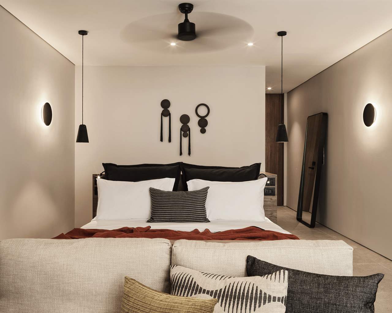 Magma Resort Santrorini, In The Unbound Collection by Hyatt, Firostefani, Grčka — Room King Santorini Sea View