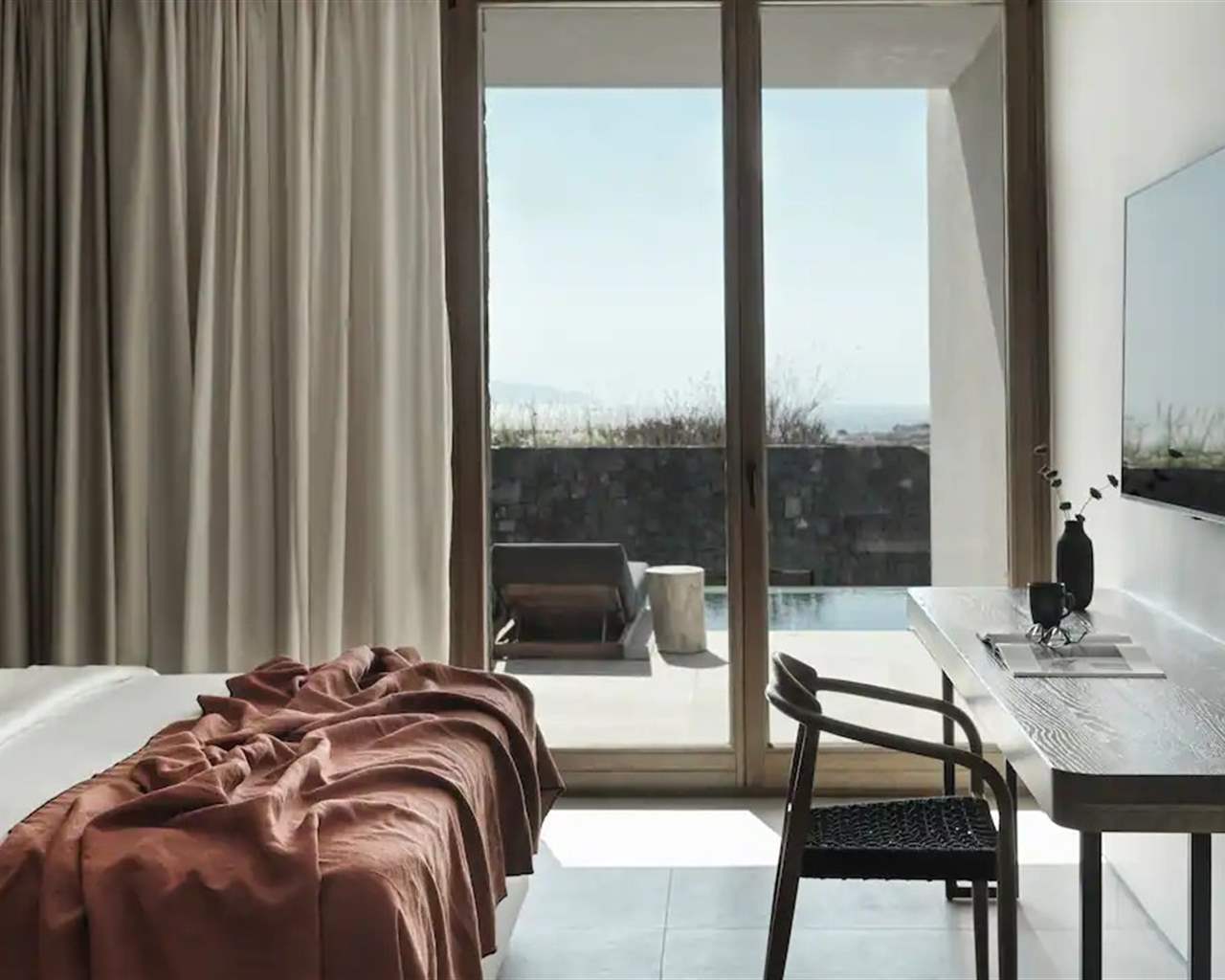 Magma Resort Santrorini, In The Unbound Collection by Hyatt, Firostefani, Grčka — Room Private Pool Santorini King