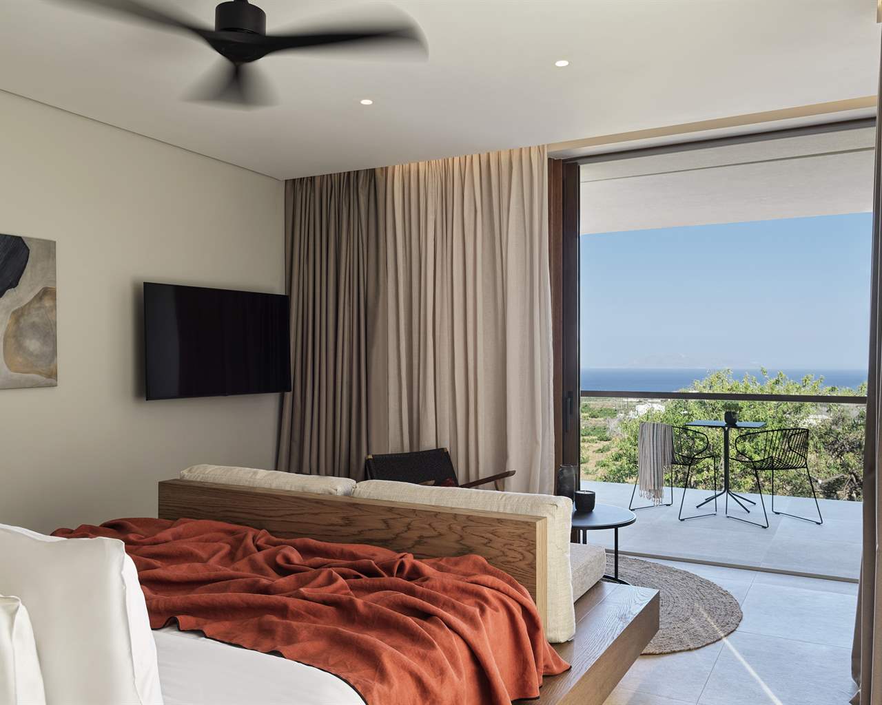 Magma Resort Santrorini, In The Unbound Collection by Hyatt, Firostefani, Grčka — Suite Lava Hot Tube Sea View