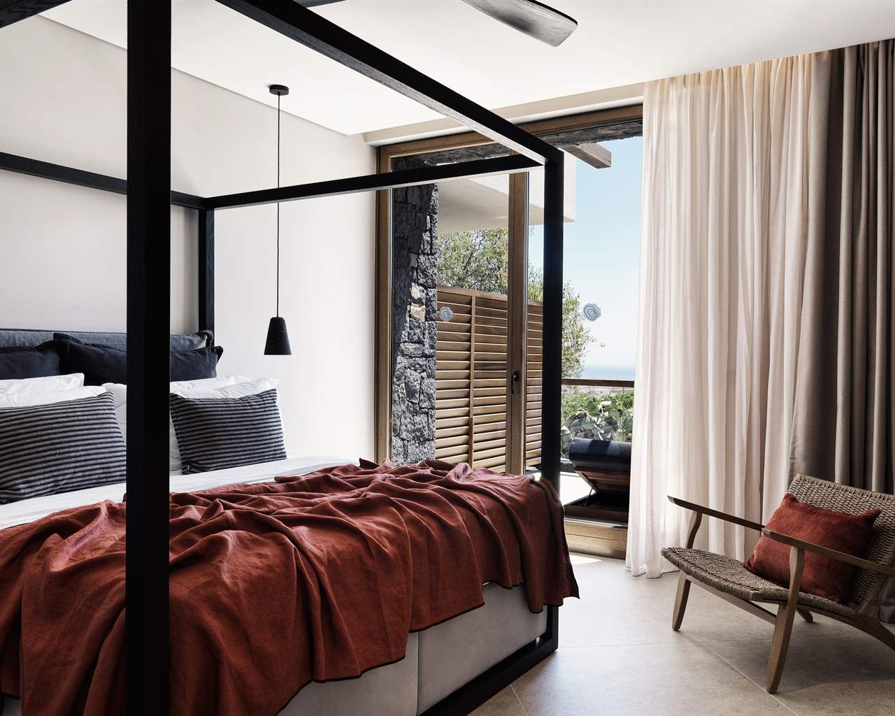 Magma Resort Santrorini, In The Unbound Collection by Hyatt, Firostefani, Grčka — Suite Private Pool Magma Sea View