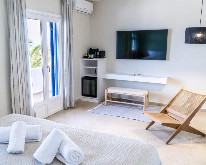 The Noverian Bios Santorini Boutique Hotel Adults Only, Firostefani, Grčka — Room Premium with Outdoor Hot Tub-Spa Sea View