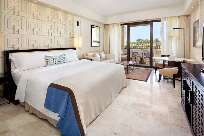 The Romanos Resort Costa Navarino, the Luxury Collection, Kosta Navarino, Grčka — Double for Single Use Deluxe Resort/Partial Sea View