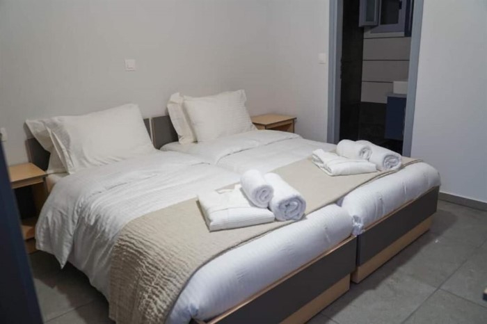 The Noverian Bios Caldera Sunset Suites, Akrotiri, Grčka — Double for Single Use Economy Cozy/Sharing Pool