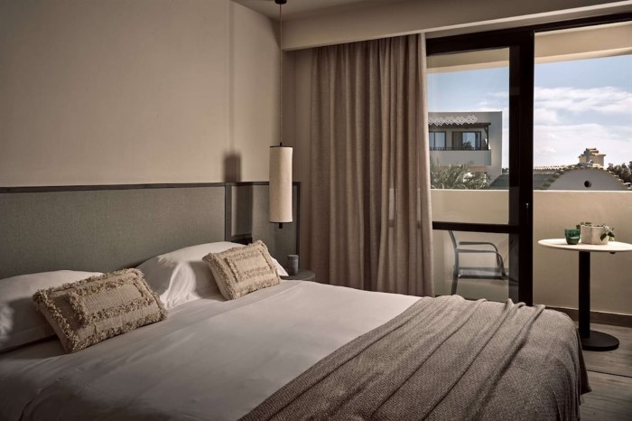 Numo Ierapetra Beach Resort Crete, Curio Collection by Hilton Adults Only (16+), Ierapetra, Grčka — Room King Evergreen Retreat with Balcony Garden View