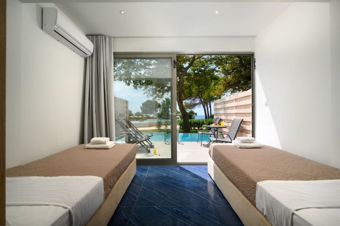 Ninos Grand Beach Hotel & Resort Preveza, Kastrosikija, Grčka — Family Room Deluxe with sliding doors & River Pool Sea View