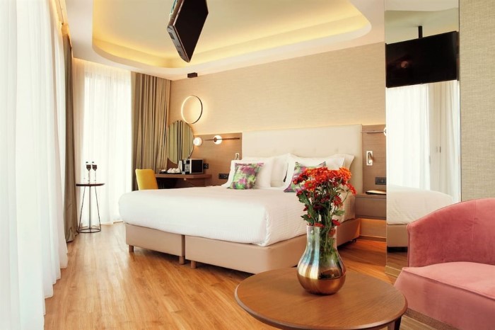 Zeus Essence Wyndham Athens Residence, Monastiraki, Grčka — Junior Suite For Single Use Atrium View