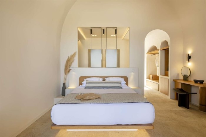Santo Mine Oia Suites Adults Only, Oia, Grčka — Junior Suite For Single Use Mine/with Pool or Jacuzzi Partial Sea View