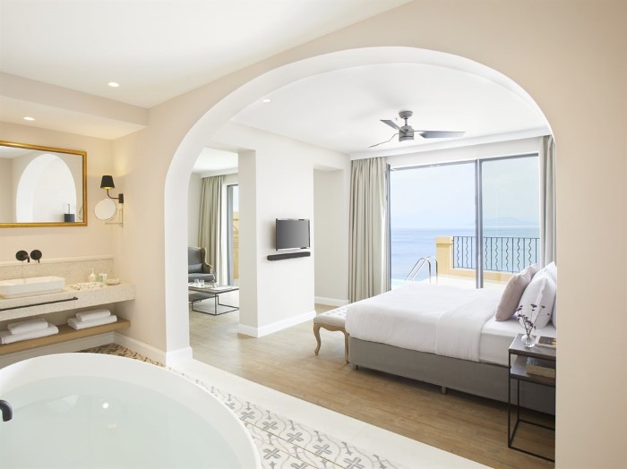 Nido-Adults only, Agios Ioannis Peristeron, Grčka — Suite  Deluxe Private Pool Sea View