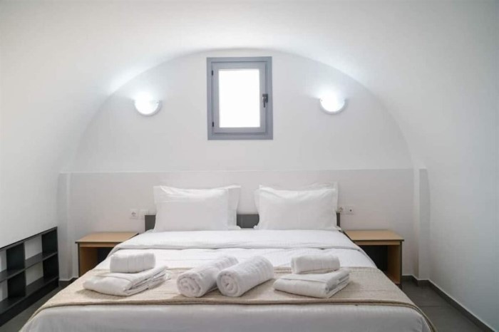 The Noverian Bios Caldera Sunset Suites, Akrotiri, Grčka — Suite For Single Use Loft Sharing Pool Caldera View