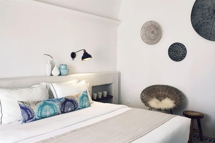 Santo Pure Oia Suites & Villas Adults Only, Oia, Grčka — Suite For Single Use with Pool or Jacuzzi Partial Sea View