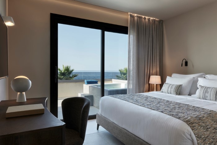 Amira Luxury Resort & Spa Adults Only, Rethymno, Grčka — Suite  Executive with outdoor Jacuzzi Sea Front