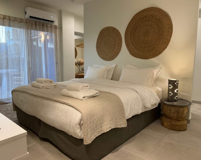 The Noverian Bios Santorini Boutique Hotel Adults Only, Firostefani, Grčka — Suite Earth with Outdoor Hot Tub-Spa