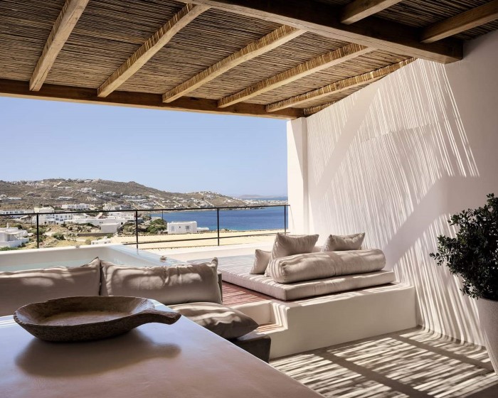 Boheme Hotel Mykonos, a Small Luxury Hotel of the World, Petinaros, Grčka — Suite Bohemian Sunset & Sea View with Heated Plunge Pool